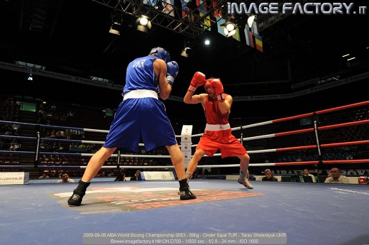 2009-09-06 AIBA World Boxing Championship 0653 - 69kg - Onder Sipal TUR - Taras Shelestyuk UKR